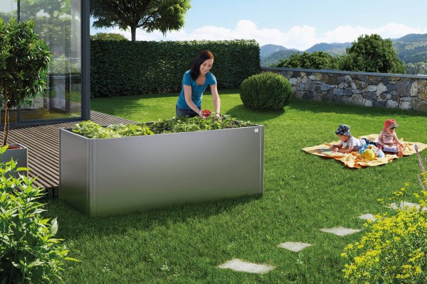 68015_HochBeet_2x1_quarzgrau_People_Sujet